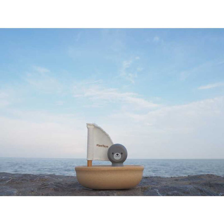 Sailing Boat - Seal